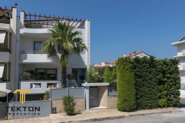 (For Sale) Residential Detached house || Athens South/Glyfada - 295 Sq.m, 5 Bedrooms, 2.000.000€ 