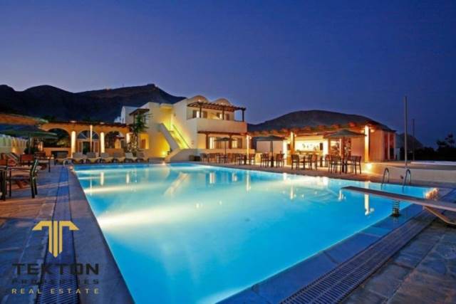 (For Sale) Commercial Hotel || Cyclades/Santorini-Thira - 4.600 Sq.m, 8.900.000€ 